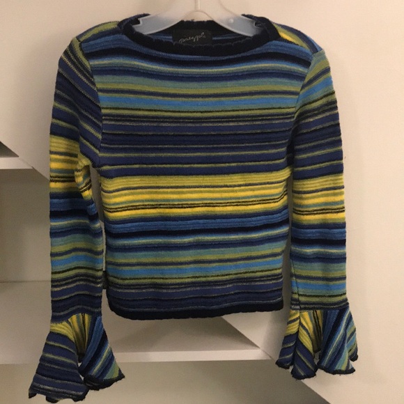 Bell sleeved tight fighting sweater size m/l - Picture 1 of 5